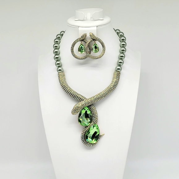 Heidi Daus Peridot Swarovski Crystal Snake/Serpent Statement Jewelry Set - Picture 10 of 13